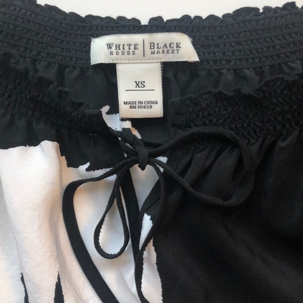 Pre owned White House Black Market Silk Blouse. XS - Picture 3 of 6